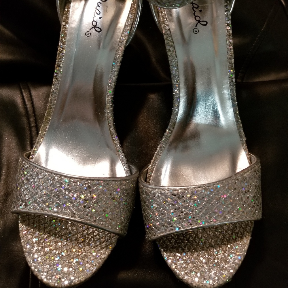 QUPID SILVER SPARKLE STILLETOES